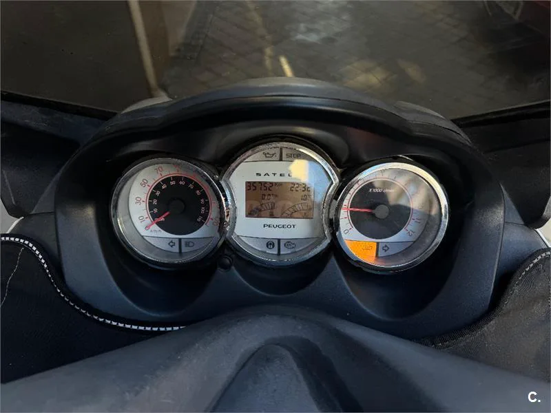 Peugeot SATELIS 125i premium – Vista 6