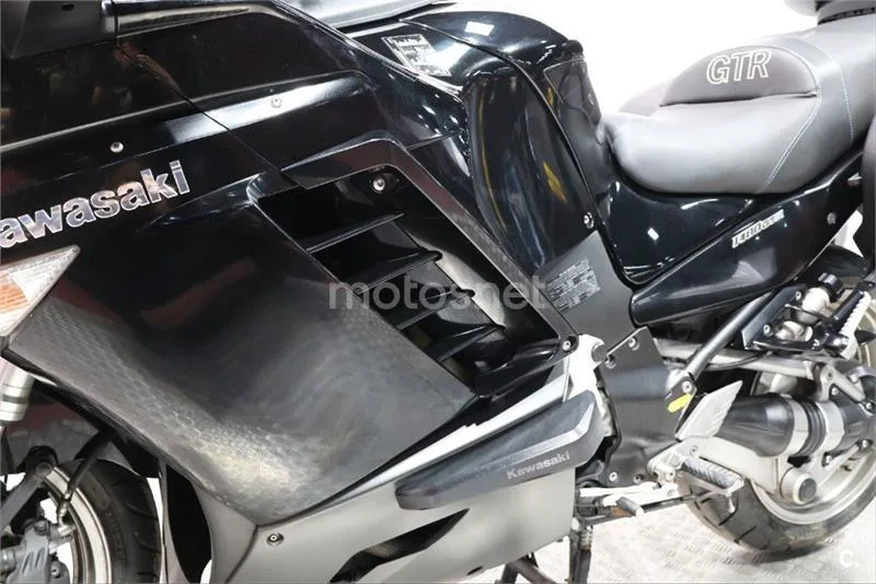 Kawasaki 1400GTR – Vista 13