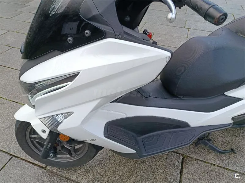 Kymco Grand Dink 300 – Vista 4