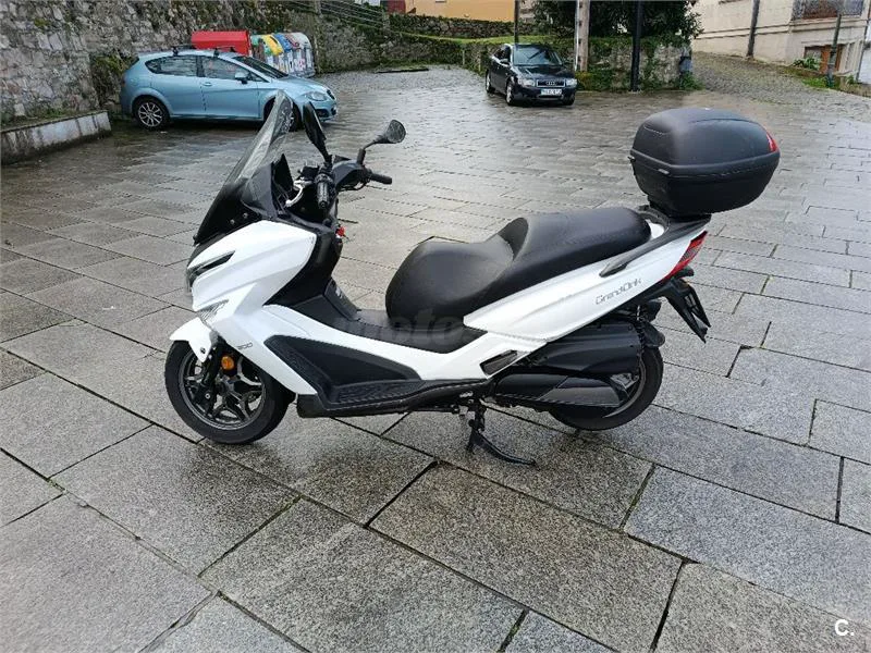 Kymco Grand Dink 300 – Vista 6
