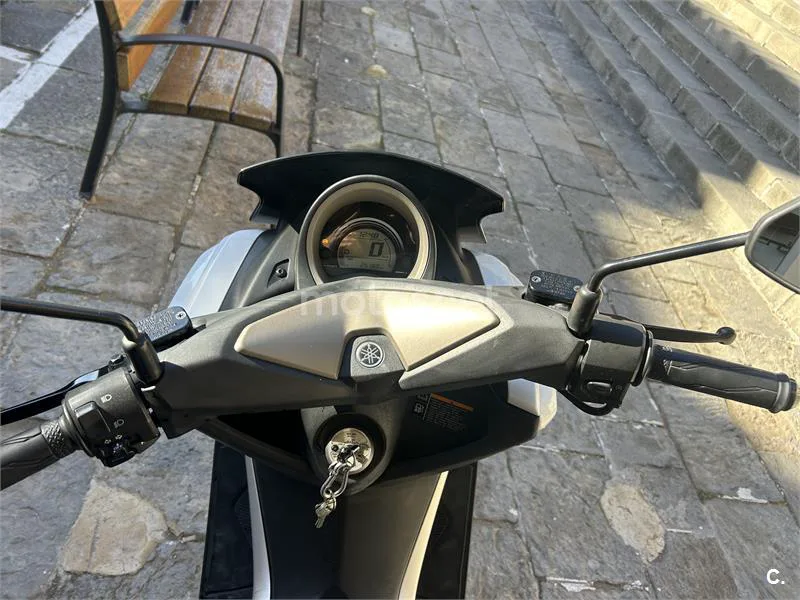 Yamaha NMAX – Vista 4