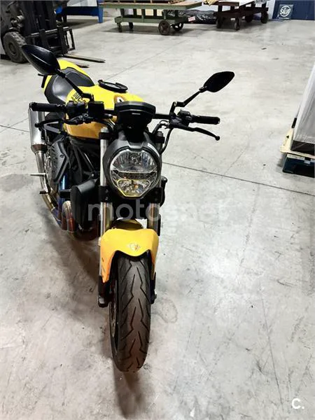 Ducati Monster 821 – Vista 20