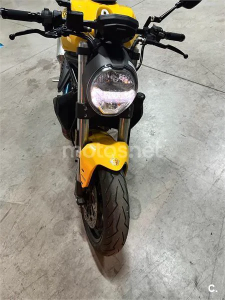 Ducati Monster 821 – Vista 3