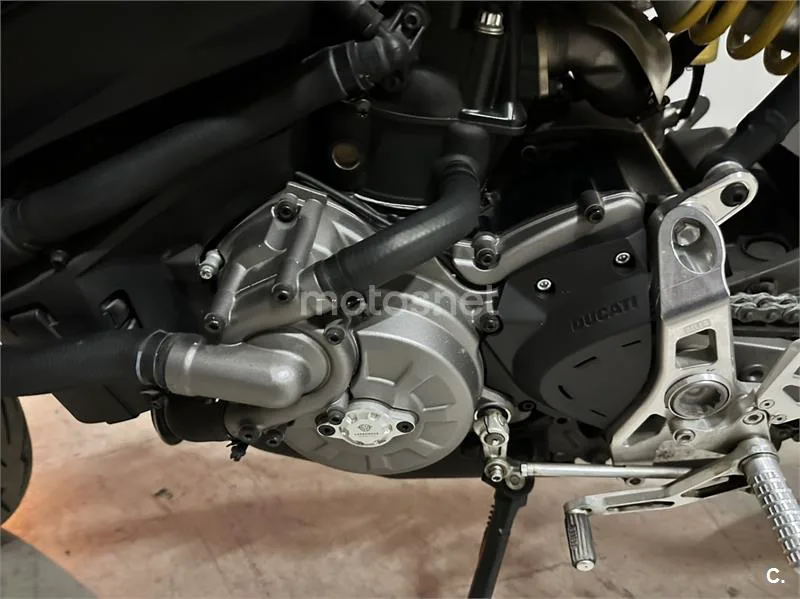 Ducati Monster 821 – Vista 22