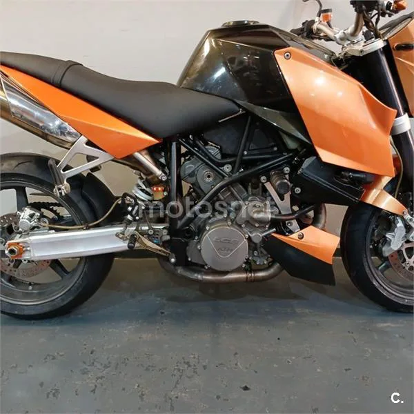 KTM 990 Super Duke – Vista 9