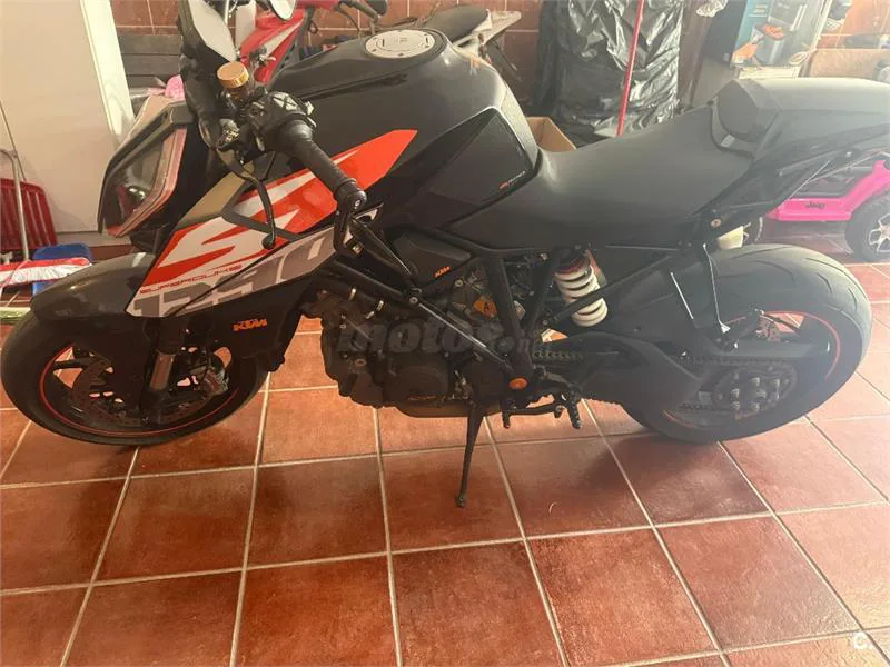 KTM 1290 Super Duke R – Vista 3
