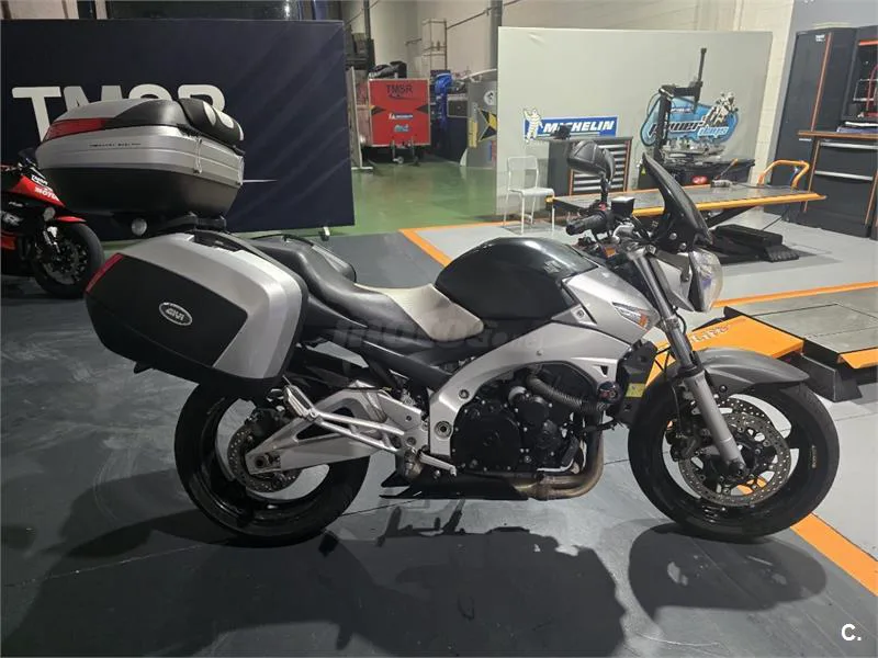 Suzuki GSR 600 – Vista 2