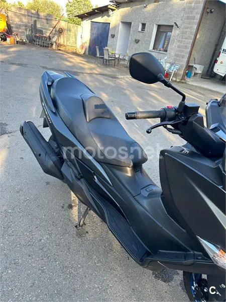 Suzuki Burgman 400 – Vista 9