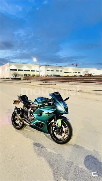 Yamaha R7 – Vista 4