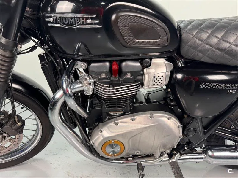 Triumph Bonneville – Vista 16