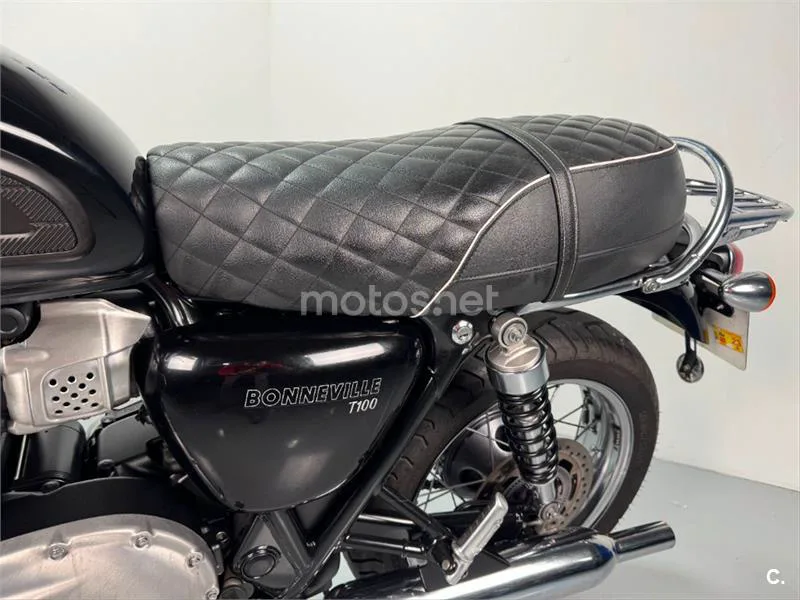 Triumph Bonneville – Vista 17