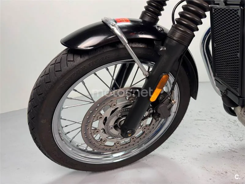 Triumph Bonneville – Vista 19