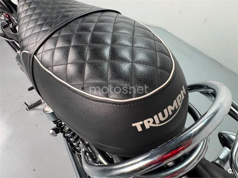 Triumph Bonneville – Vista 20