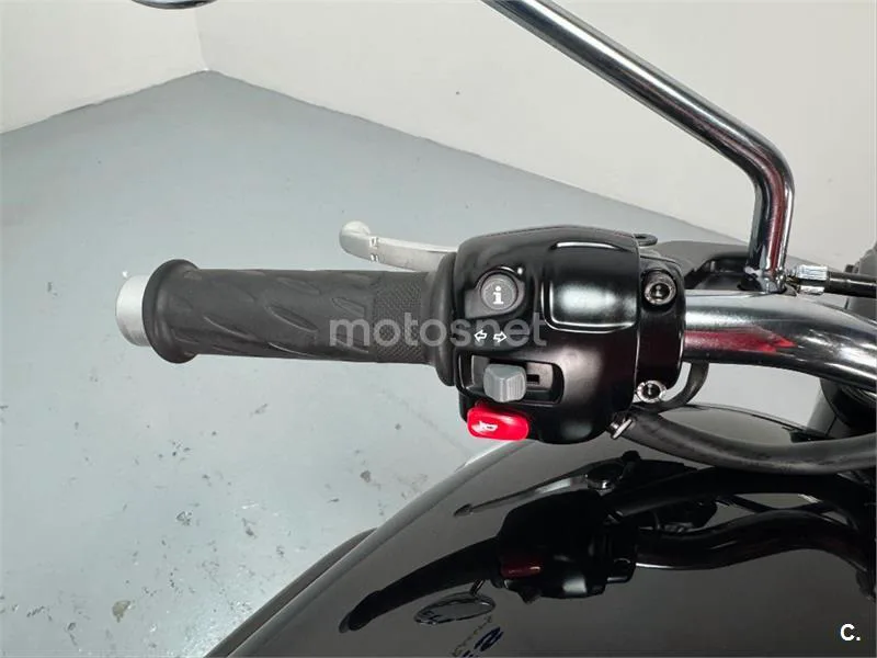 Triumph Bonneville – Vista 10