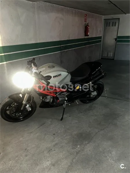 Ducati Monster 796 – Vista 3