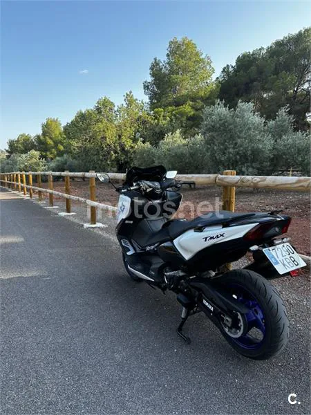 Yamaha TMAX – Vista 3