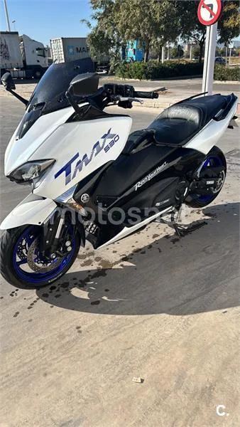 Yamaha TMAX – Vista 4