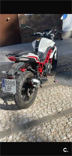 Benelli BN 125 – Vista 4
