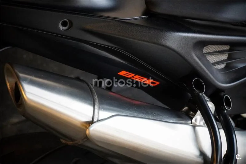 KTM 890 – Vista 8