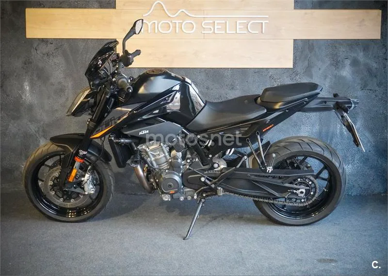 KTM 890 – Vista 10