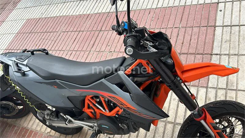 KTM 690 SMC R – Vista 3