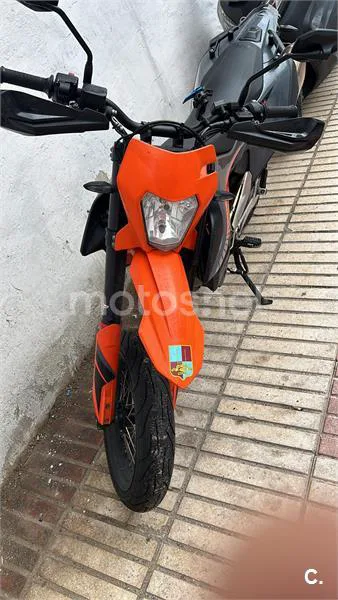 KTM 690 SMC R – Vista 4