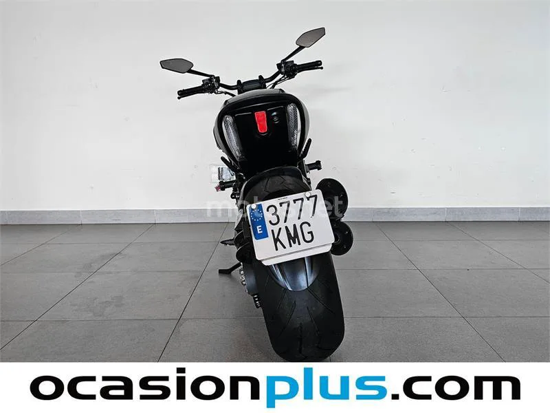 Ducati Diavel – Vista 3