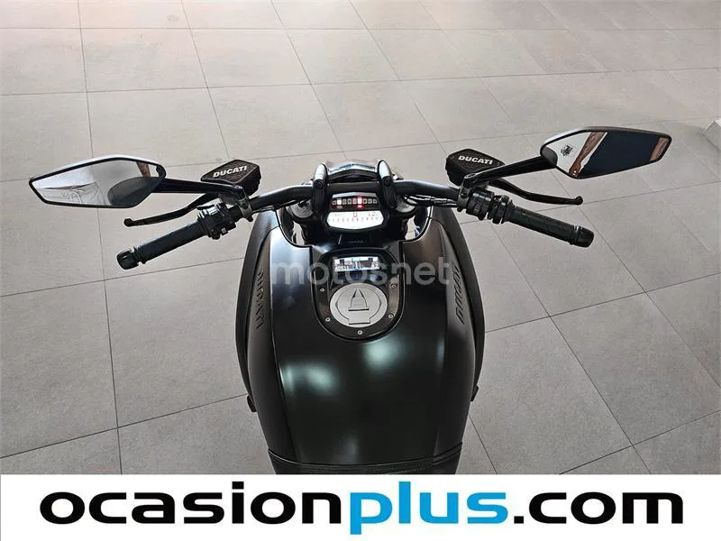 Ducati Diavel – Vista 10