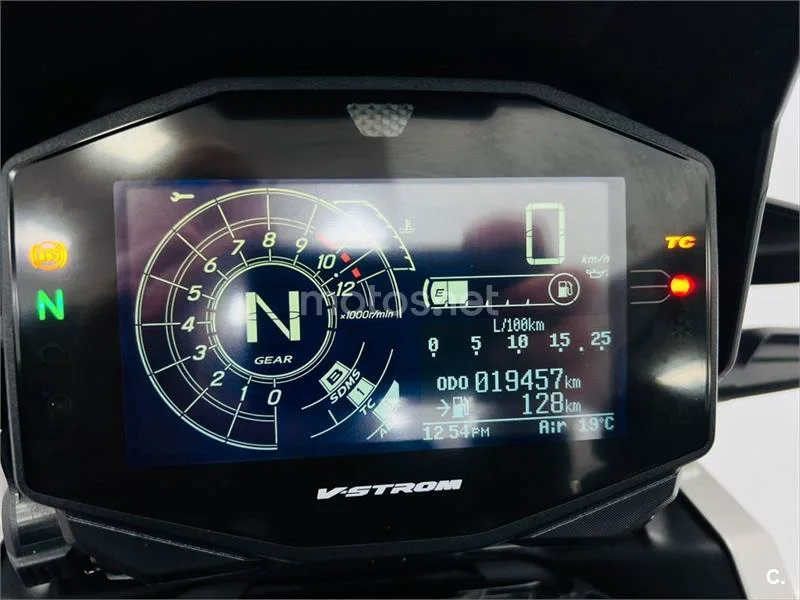 Suzuki V-Strom 1050 – Vista 12