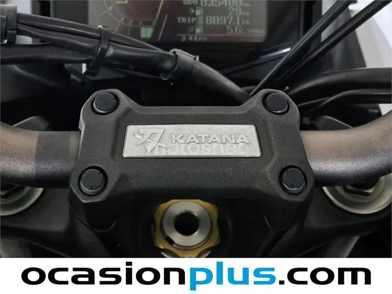 Suzuki GSX-S – Vista 14