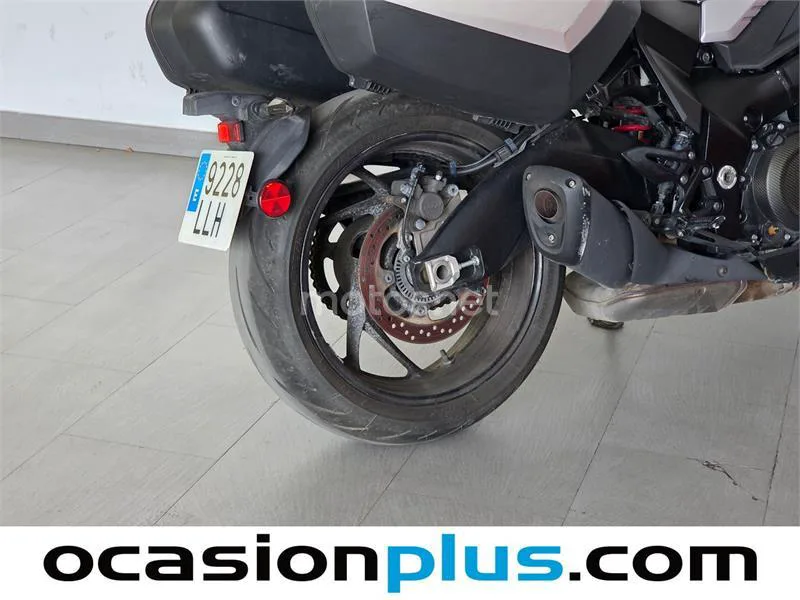 Suzuki GSX-S – Vista 15