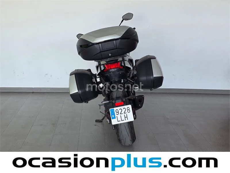 Suzuki GSX-S – Vista 4