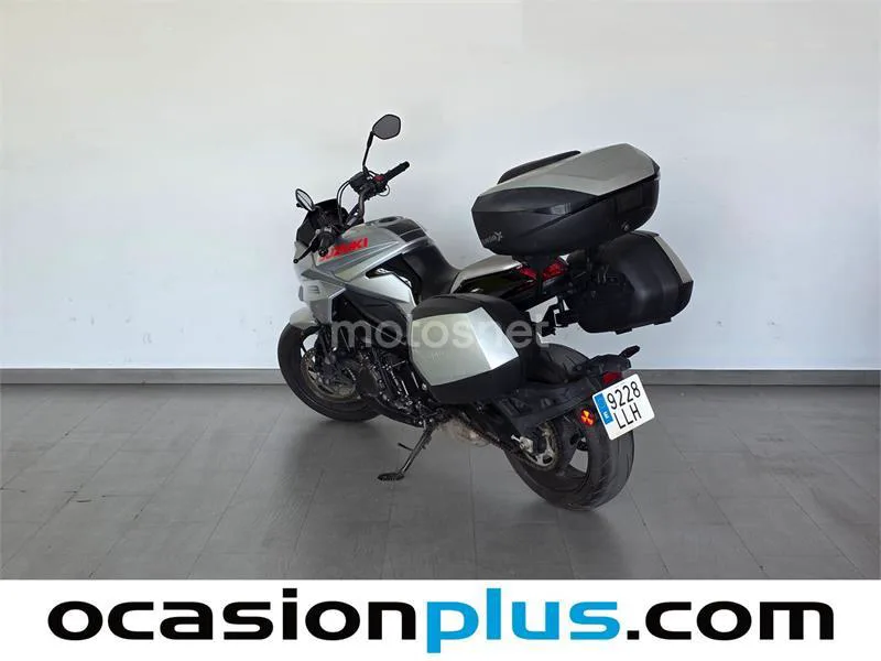 Suzuki GSX-S – Vista 7