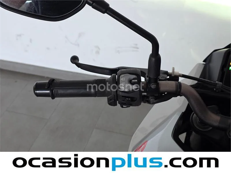 Suzuki GSX-S – Vista 9