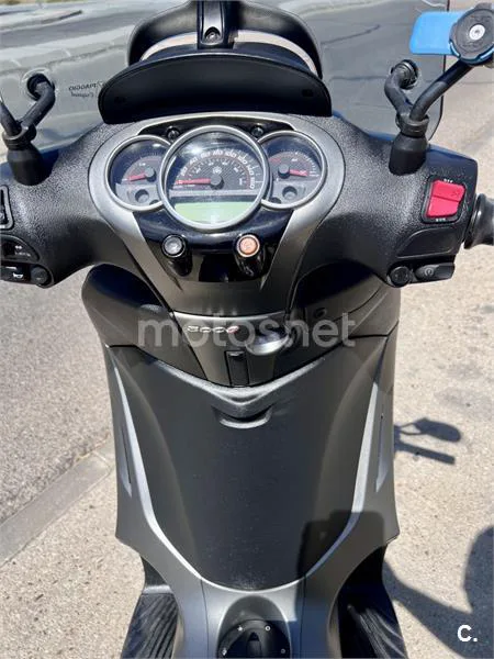 Piaggio Beverly 300 – Vista 8