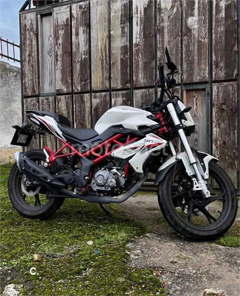 Benelli BN 125 – Vista 3