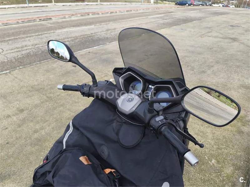 Yamaha XMAX 250 – Vista 7