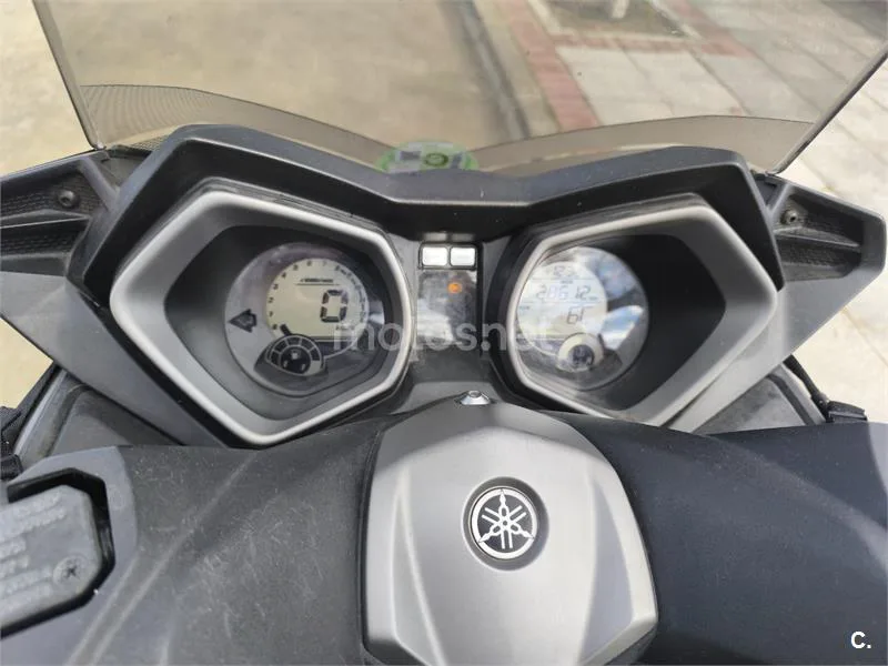 Yamaha XMAX 250 – Vista 8