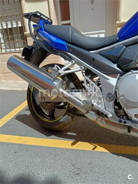 Suzuki Bandit 650 – Vista 7