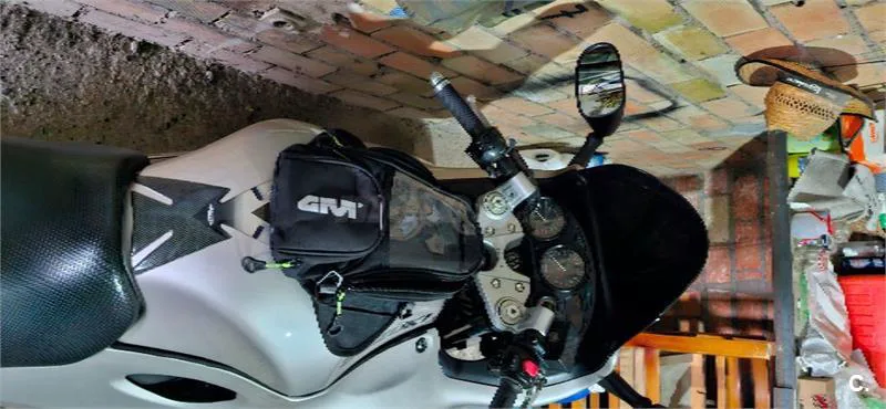 Suzuki GSX 750 F – Vista 4