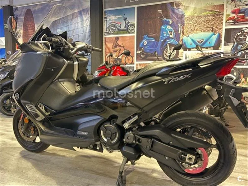 Yamaha TMAX – Vista 4