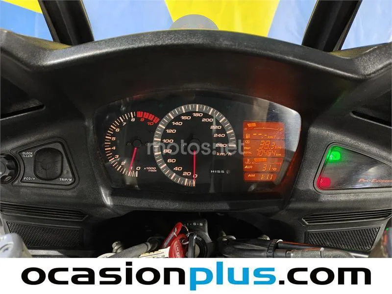 Honda Pan-European ST 1300 – Vista 10