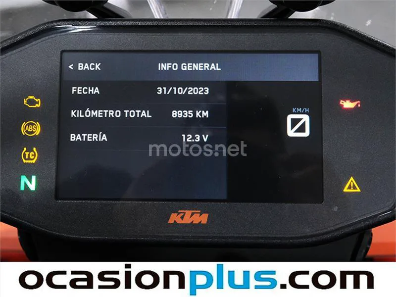 KTM 890 – Vista 11