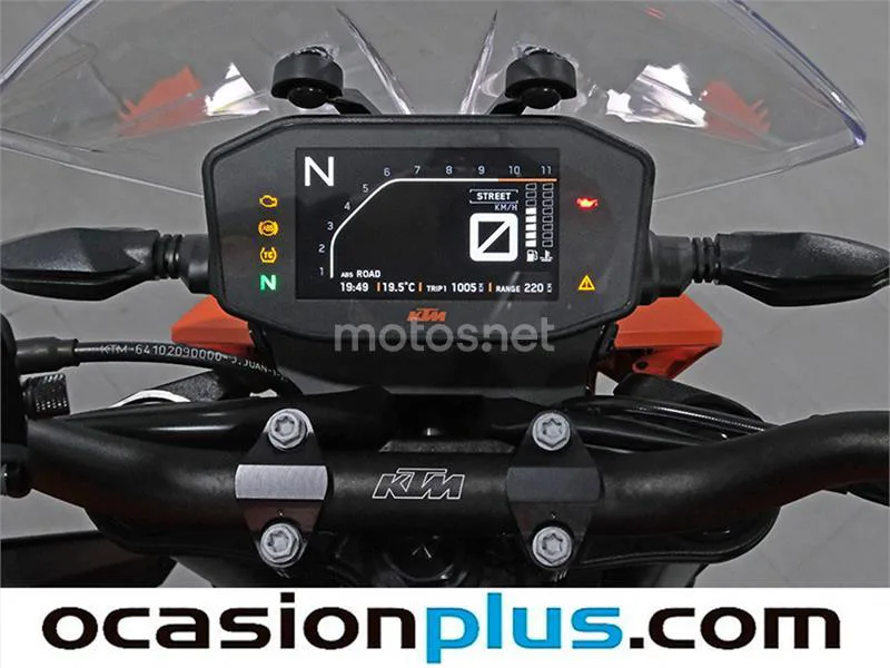 KTM 890 – Vista 12