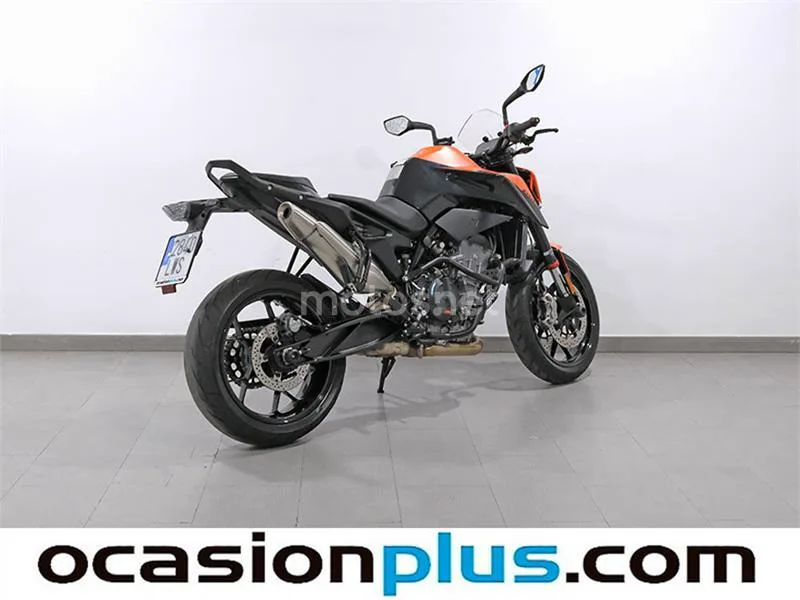 KTM 890 – Vista 3