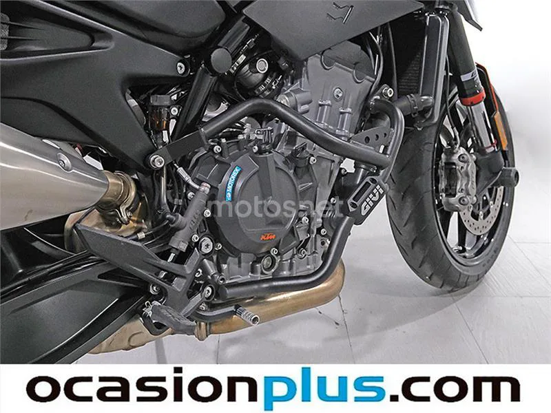 KTM 890 – Vista 23