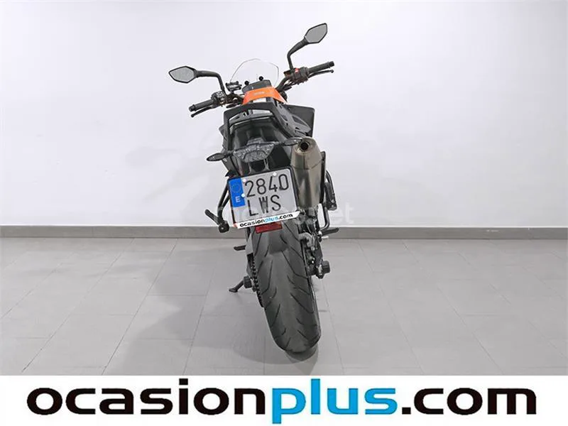KTM 890 – Vista 4