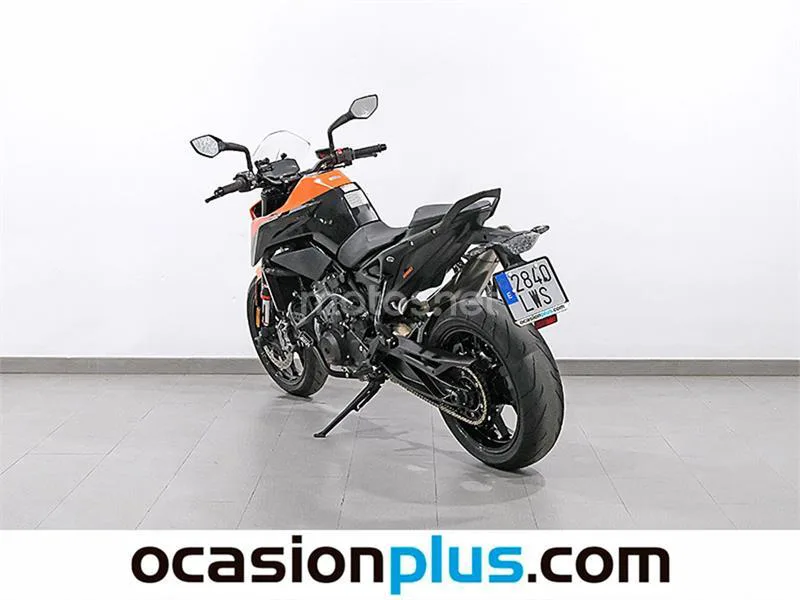 KTM 890 – Vista 6