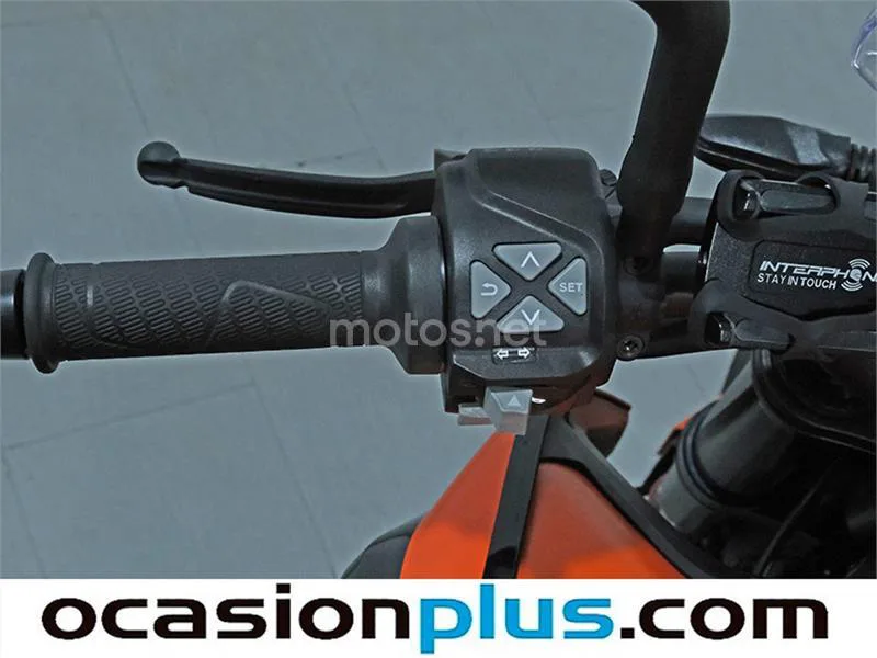 KTM 890 – Vista 10