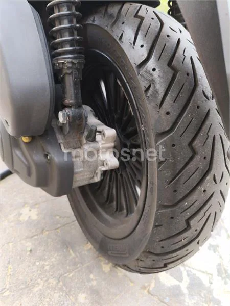 Piaggio Beverly 300 – Vista 4